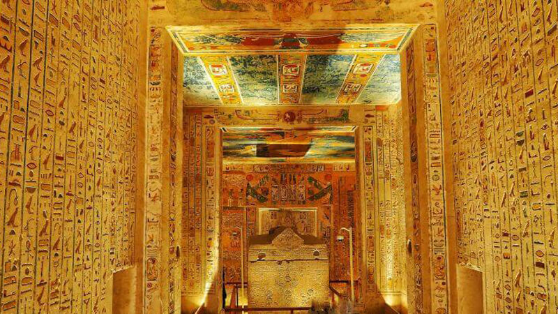 Tal der Könige: Erkundung der Wunder Ägyptens 2 Ein wunderbares Bild das die Inschriften an den Wanden des Tals der Konige zeigt