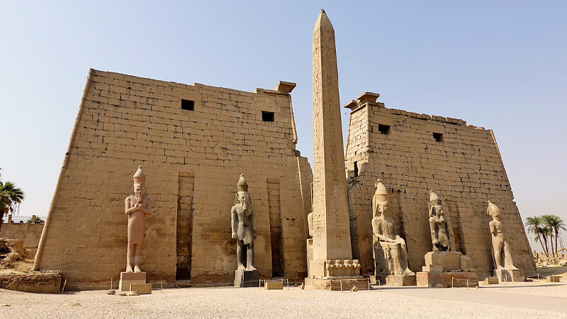Eine tolle Aufnahme des Luxor Tempels von ausen
