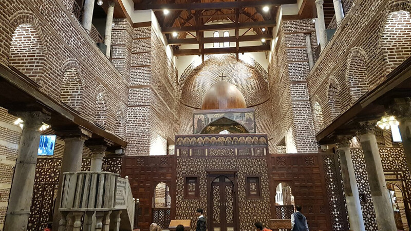 Kirche des Heiligen Sergius: Enthüllung des historischen Wunders 2 Eine wunderbare Aufnahme aus dem Inneren der Kirche St. Sergius