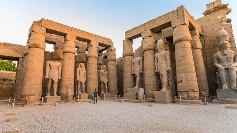 Eine wunderbare Aufnahme aus dem Inneren des Luxor Tempels