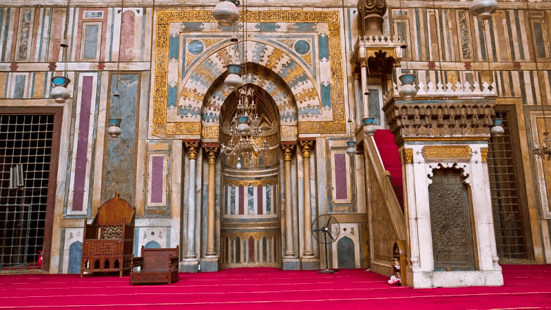 Moschee von Sultan Hassan: Enthüllung der Pracht 1 Sultan Hassan Moschee von innen